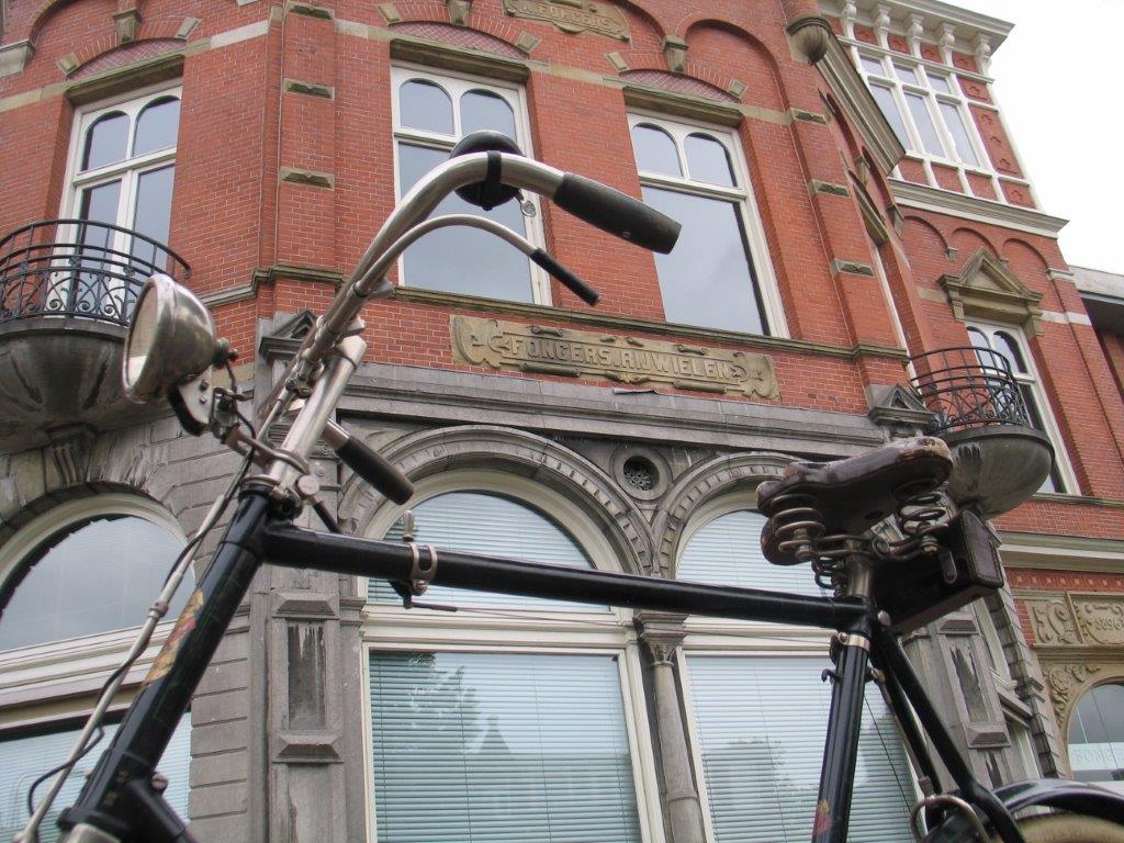 fabriek aan de Hereweg. Daar zijn onze fietsen gemaakt!