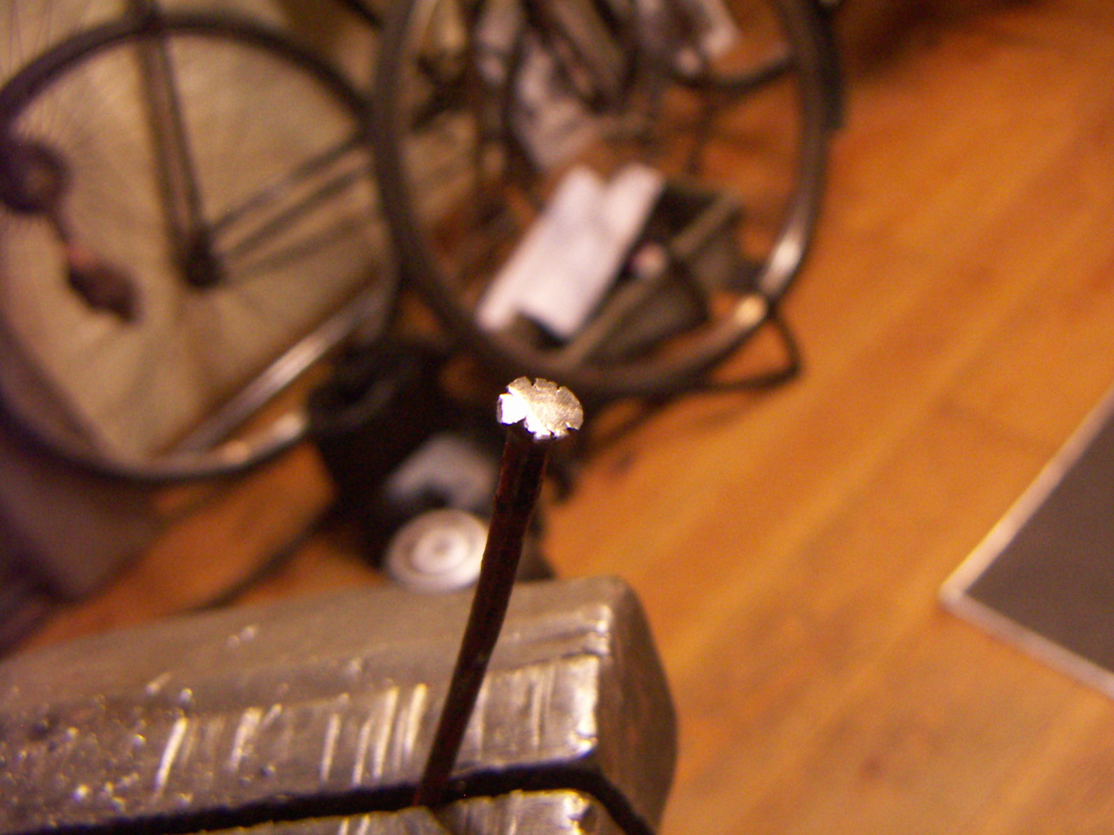 kop op een oude spaak experiment