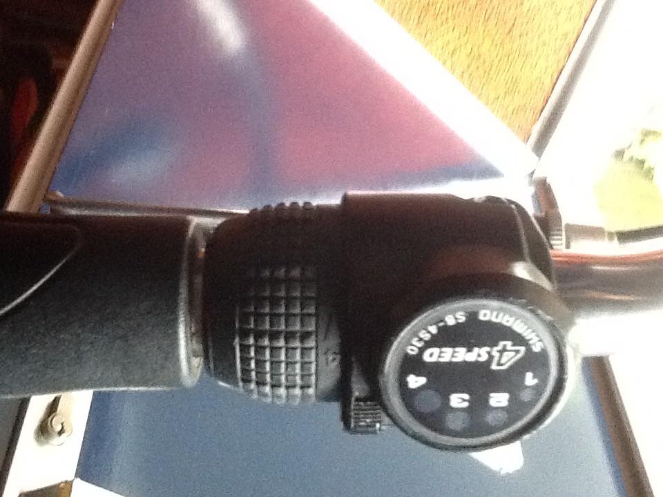 Er zit niks onder dit afdekkapje, verkoper heeft dit verzwegen en ik heb niet goed opgelet!