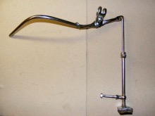 De stelschroef zit halverwege de remstang, zodat hij in lengte versteld kan worden