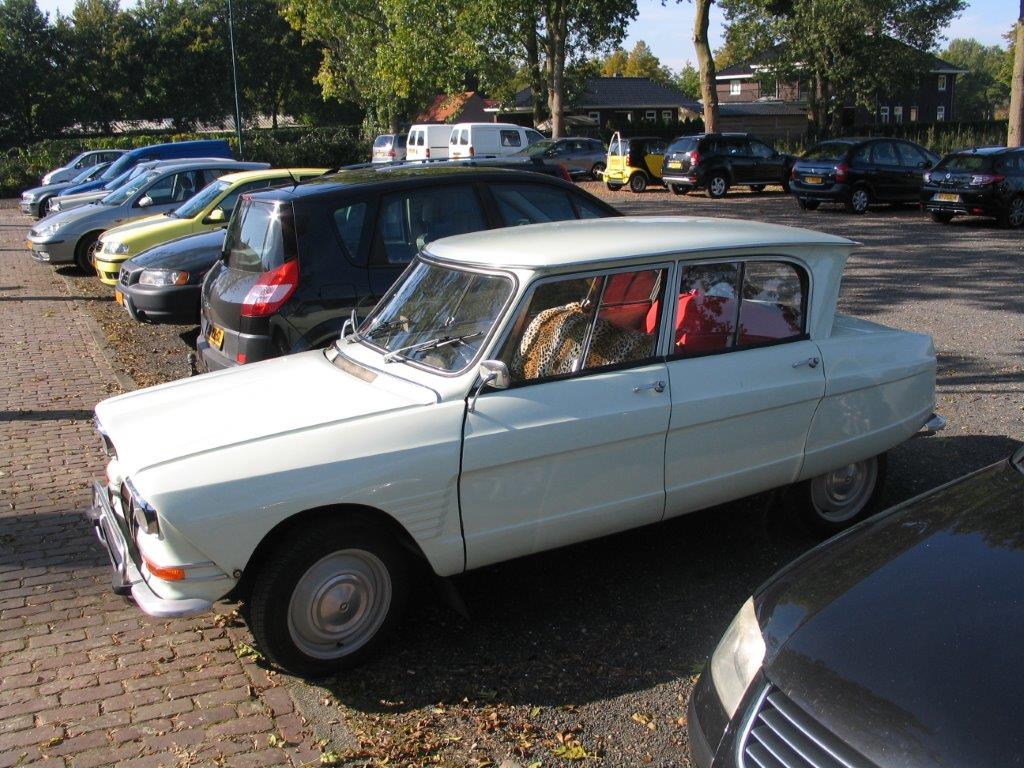 voor wie van autos houdt was er ook op de parking heel wat te zien. ongelooflijk gave Ami 6!