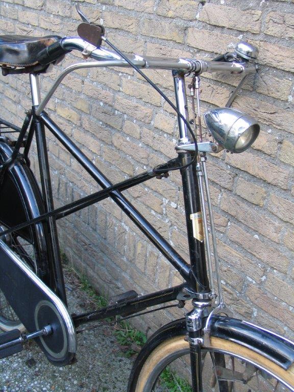 Juncker 1957 003.jpg