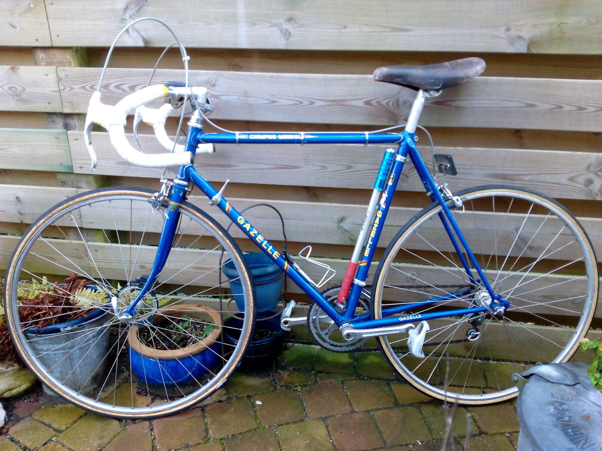 Er zijn nog 9 andere foto's die ik kan opsturen.