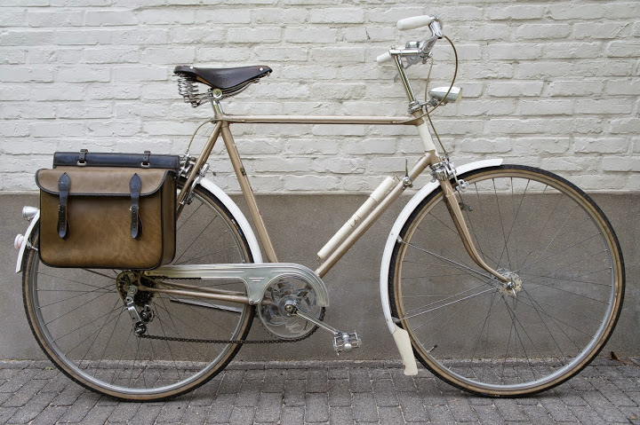 Gazelle Superlicht rechts tas.JPG