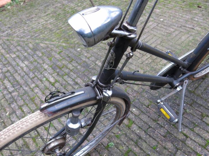 Dit is het volgende project. Een Gazelle uit 1957. De SA 3 v is nog origineel