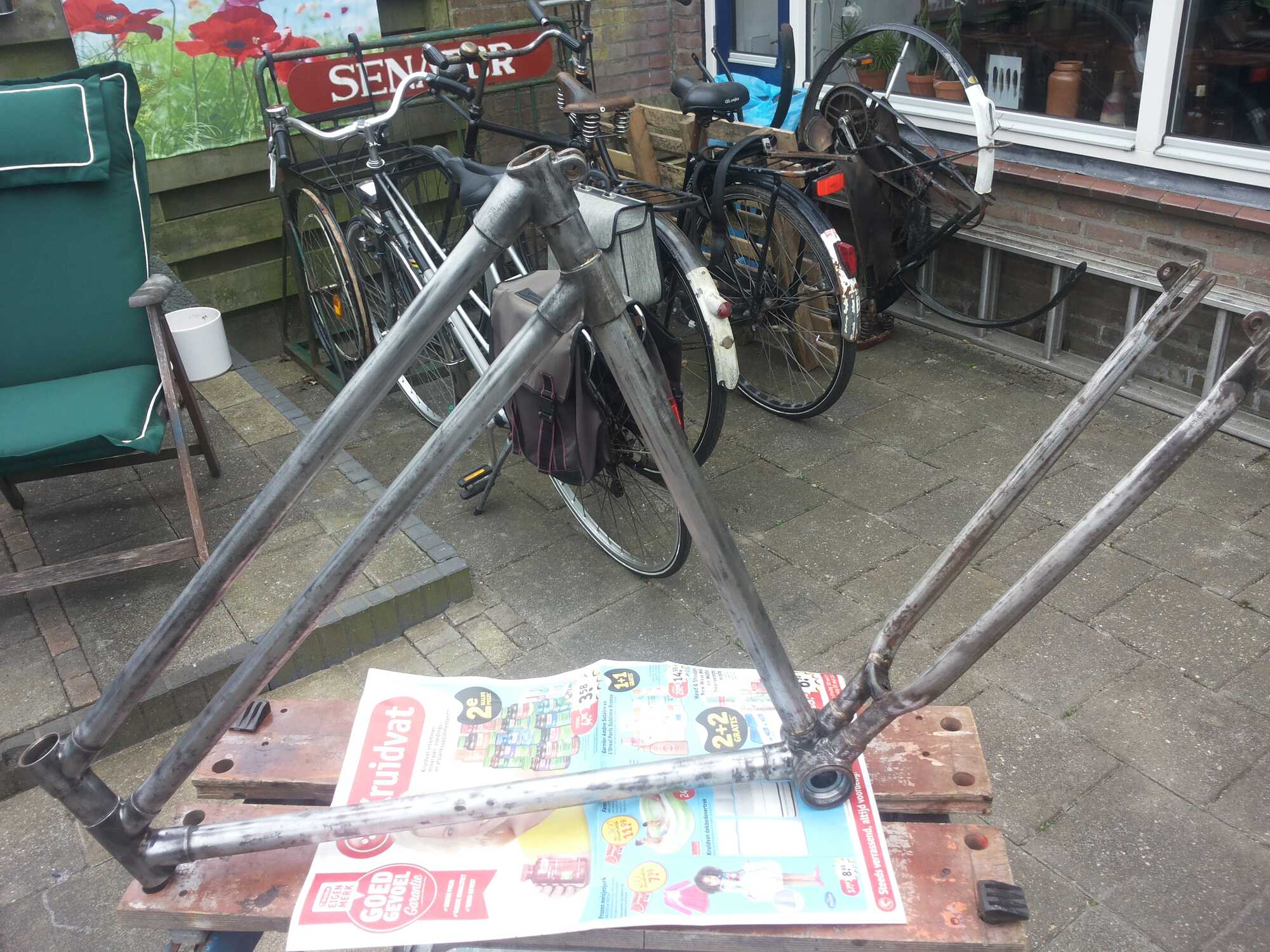 andere zijde frame.jpg