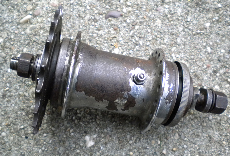 Achternaaf met terugtraprem