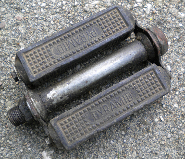 Blokpedaal links Pyramid