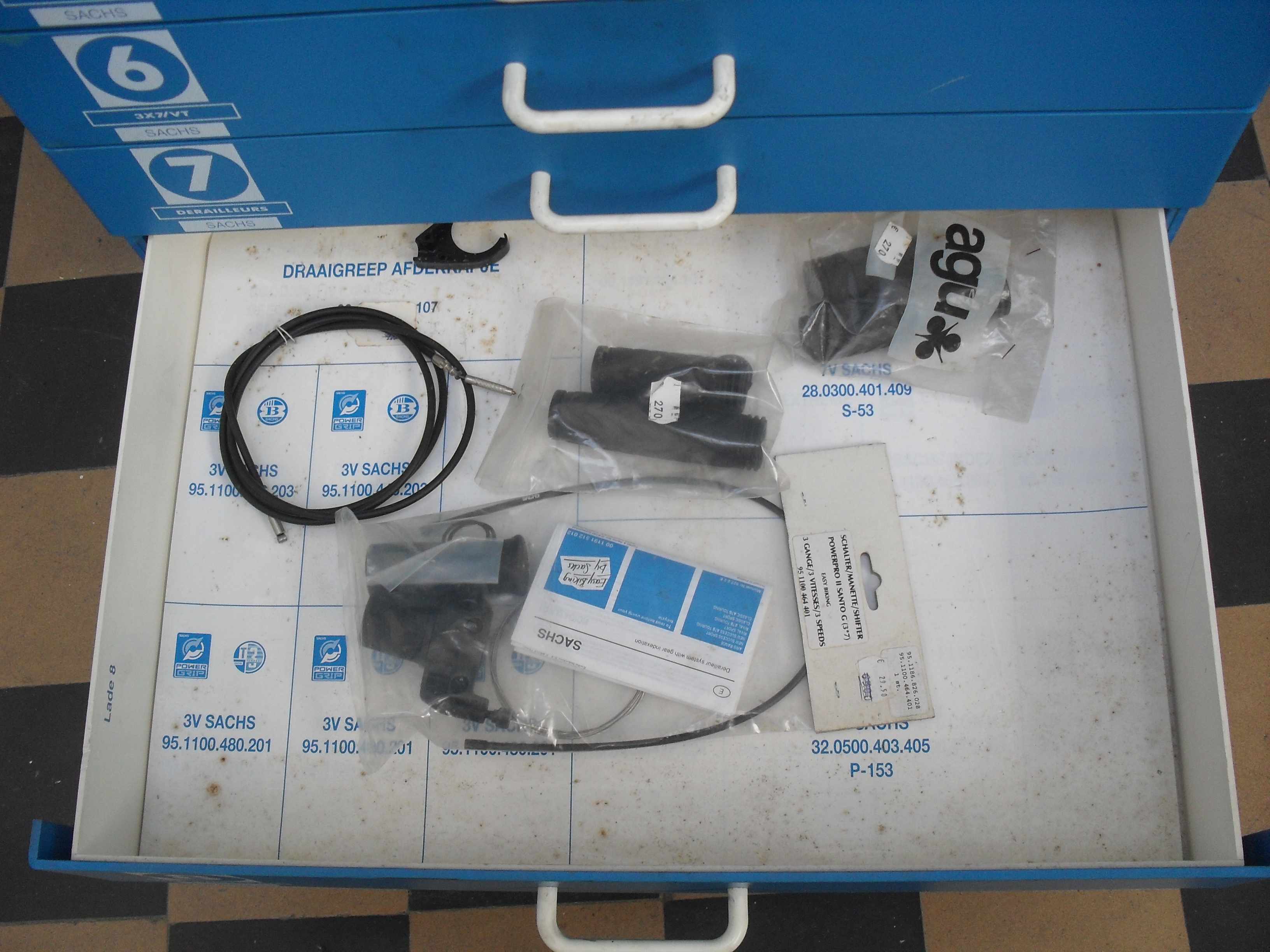 La nr 8 (new succes) - deze la gaat niet mooi dicht