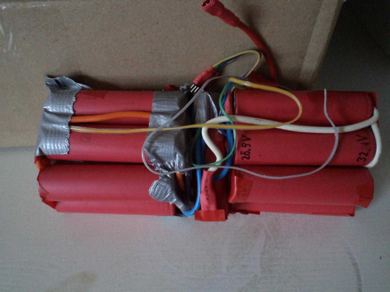 Het accupakket in de zadeltas (11 cellen).