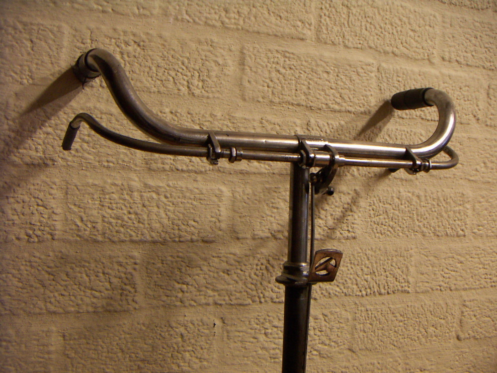 Gazelle stuur schoon gemaakt.JPG