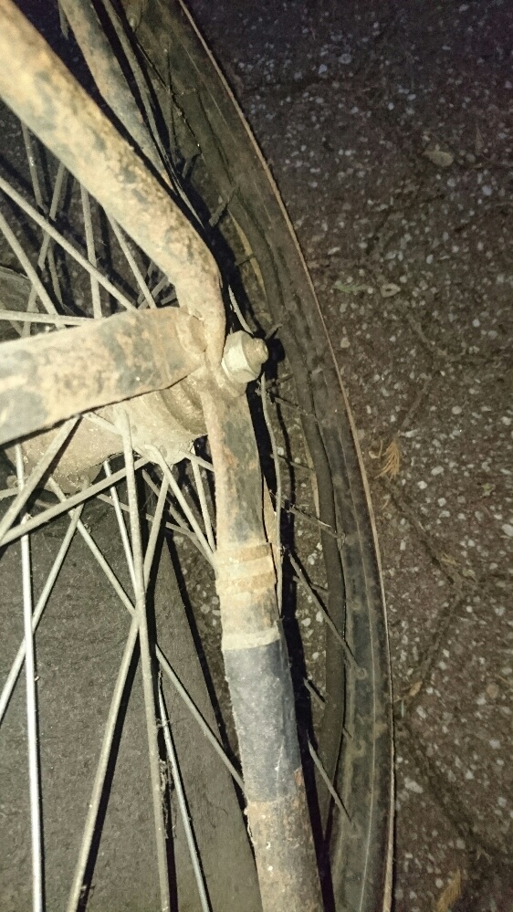 Doorsnede buis is halfrond. Uiteinde platgeslagen