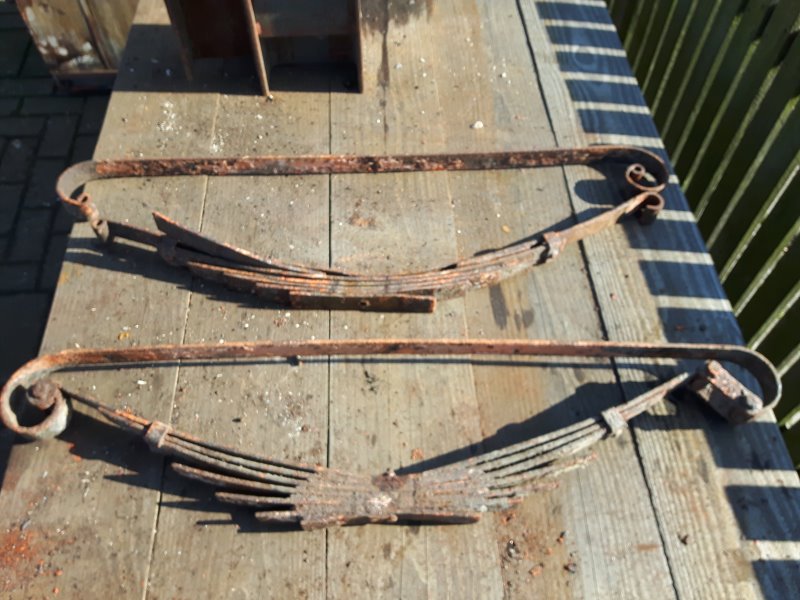 bladveren half gedemonteerd.