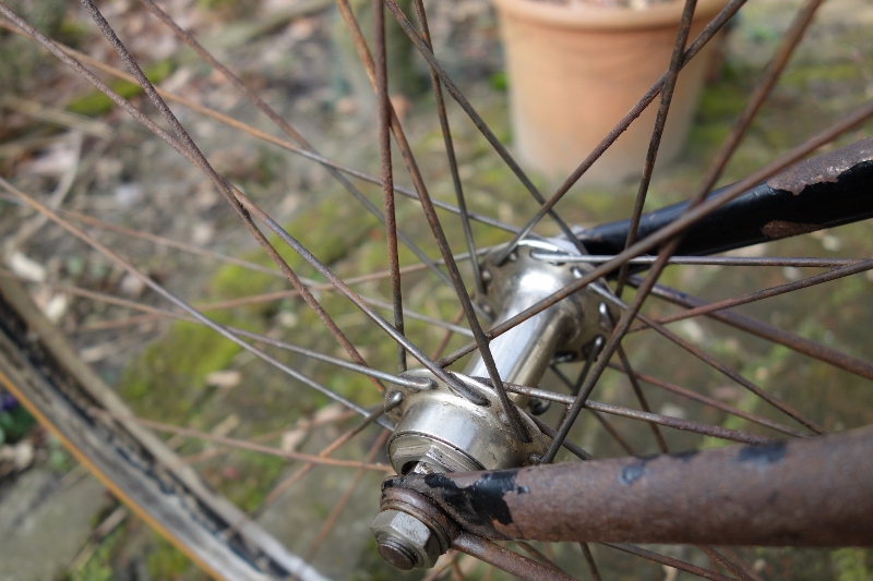 naaf met schroefdoppen L en R (800x533).jpg