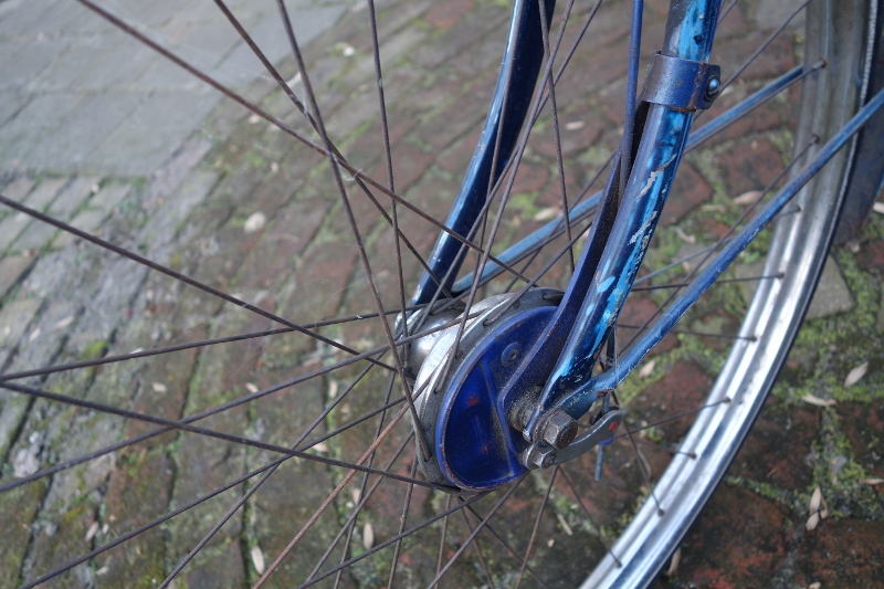 Vroeg type trommelrem linkse bevestiging met lange conus aan trommelkant (800x533).jpg