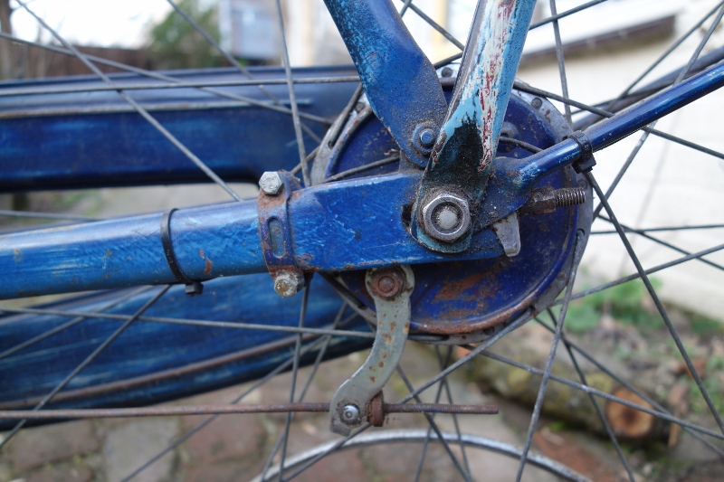 vroege remankerplaat met twee boutjes (800x533).jpg