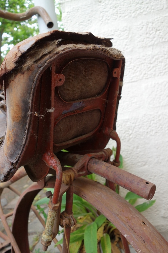 zadel ,spatbord en ontgrendelhendeltje