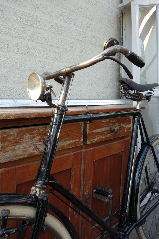 Stuur met interne remstangen en voorvork met grotere cups