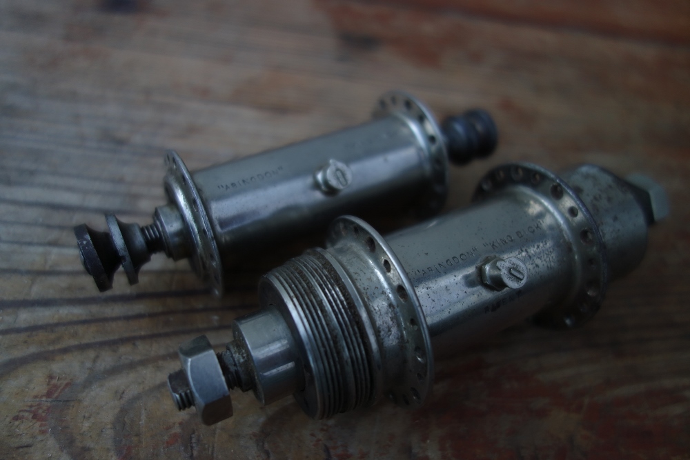 Twee naven uit de zelfde tijd