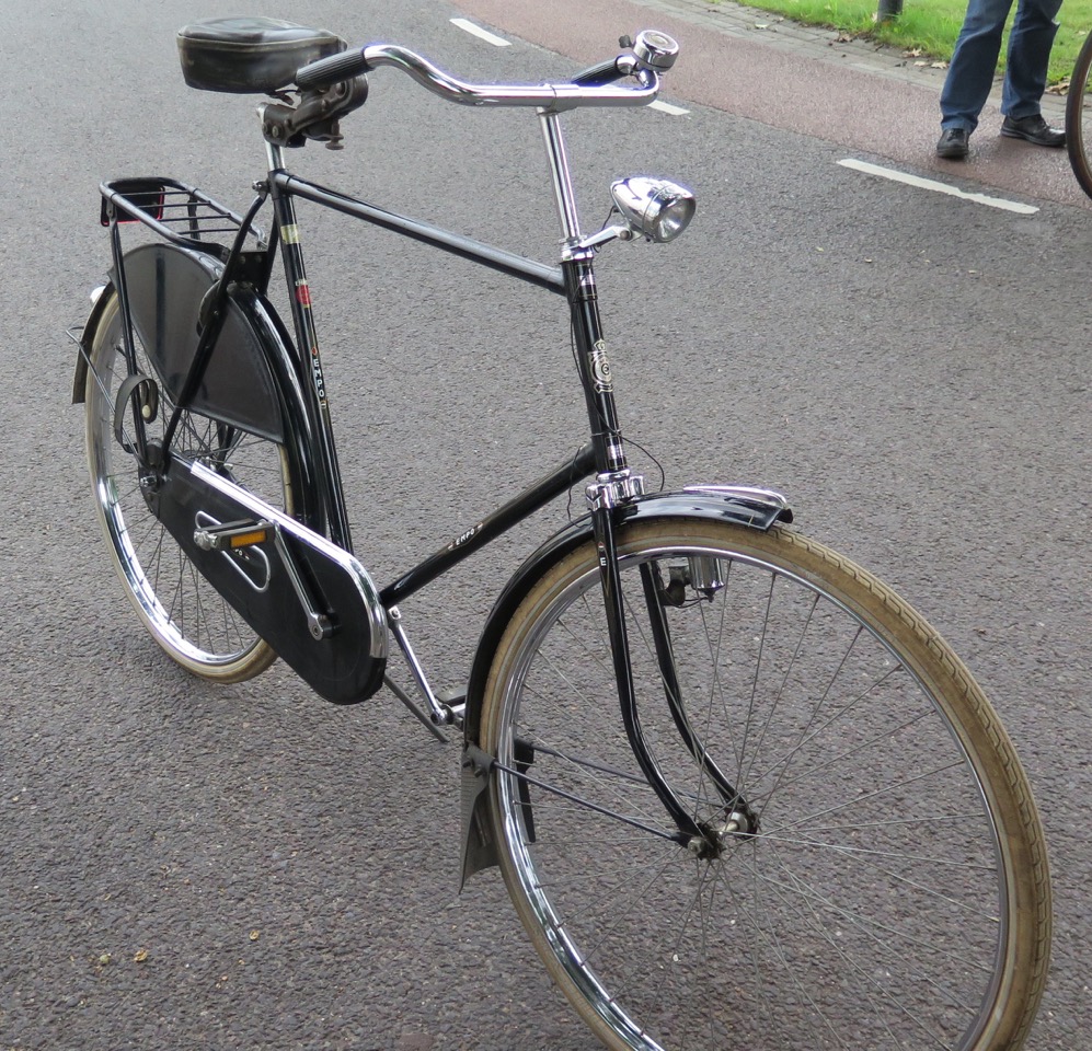 empo fiets die van burgemeester van Arkel is geweest