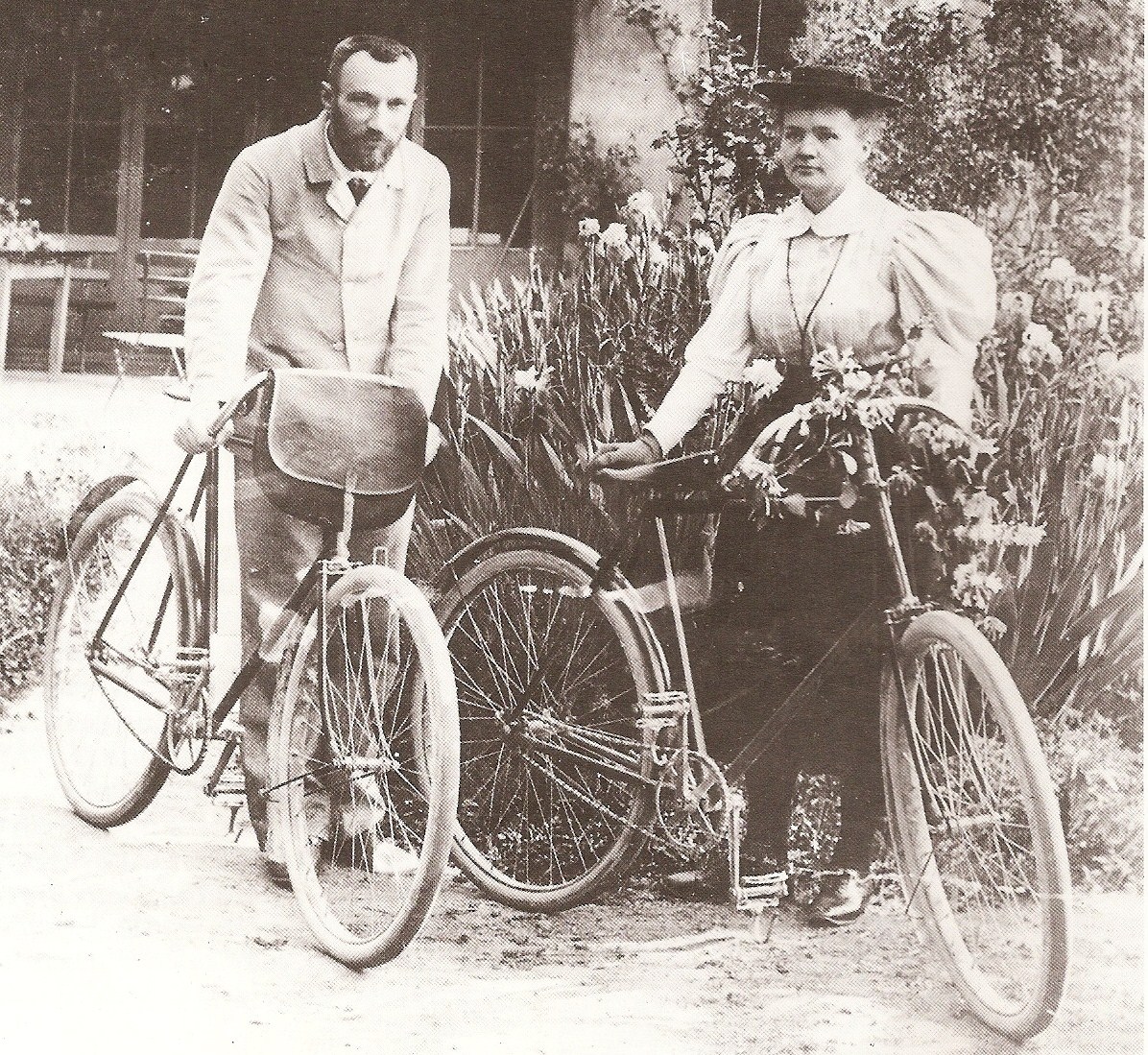 marie pierre curie 1895 Honeymoon trip in Paris.jpg