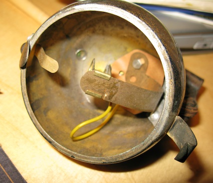 binnenkant lamp met verklikkerglaasje voor achterlicht.