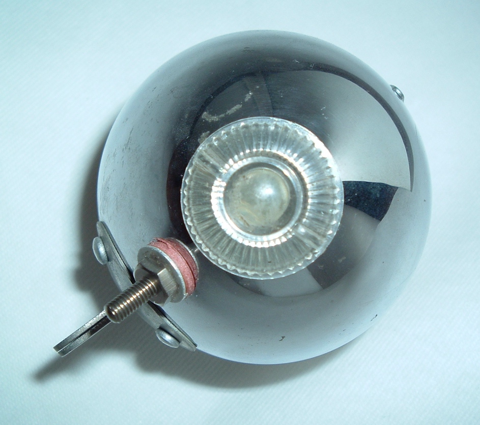 elvea lamp met schakelaar achterop.