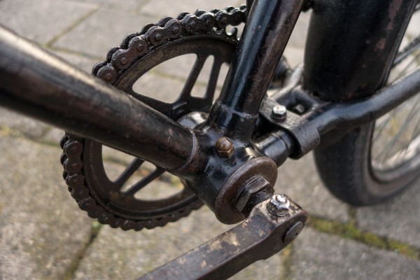 Bracket met oliepotje