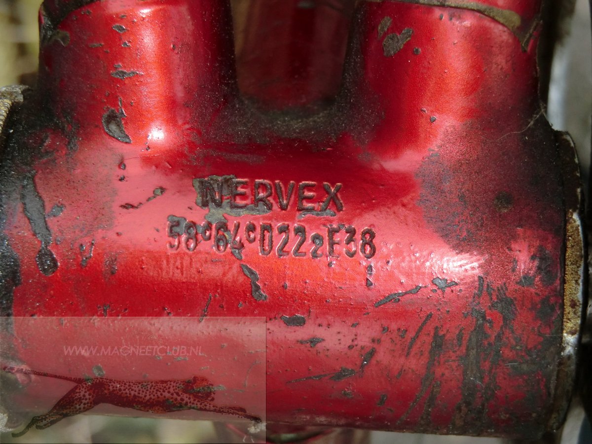 Het één en ander onder de bracket aan schrift en cijfers