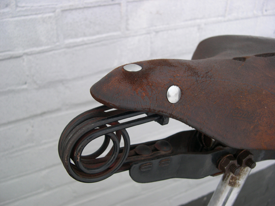 Slotboutjes M4 in zadel.