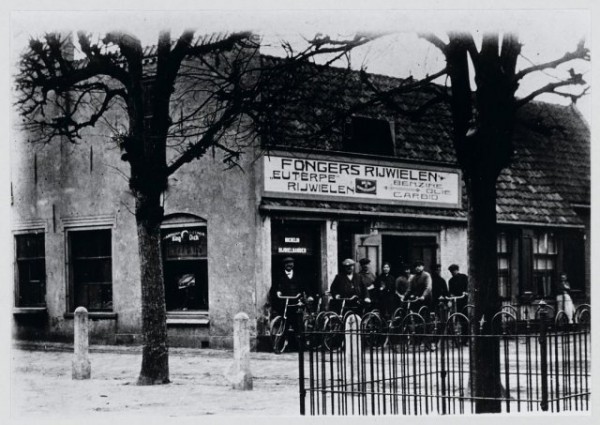 Rijwielzaak ,smederij J. Melgerd Velsen