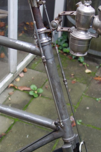 DSC05017 (3).JPG (462.06 KiB) 7706 keer bekeken Tweede type rem verstelling