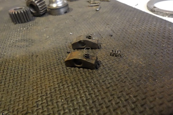 1 SA X veertjes.JPG (449.72 KiB) 6324 keer bekeken kleine veertjes die ook snel foetsie zijn