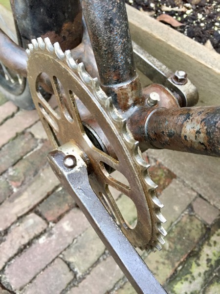 Nikkelen crankstel met olievulpotje op bracket