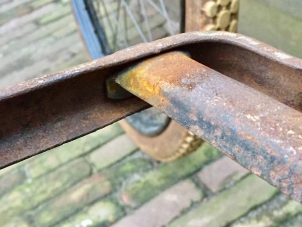 De nieuwe gelaste zijkant van de tussendrager