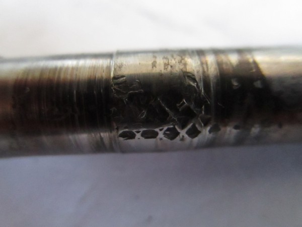 Juncker kruisframefiets revisie, achteras sporen 1957 bankschroef.JPG