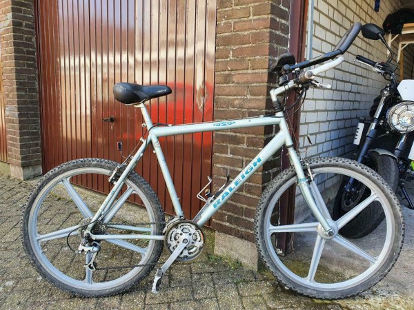 Raleigh mountainbike zilver 5-spaaks wielen, Mpl bieden.jpg