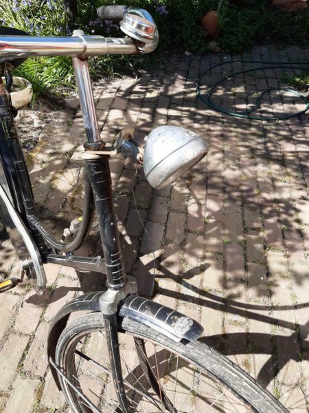 Gazelle omafiets - voorwiel-lamp.jpg