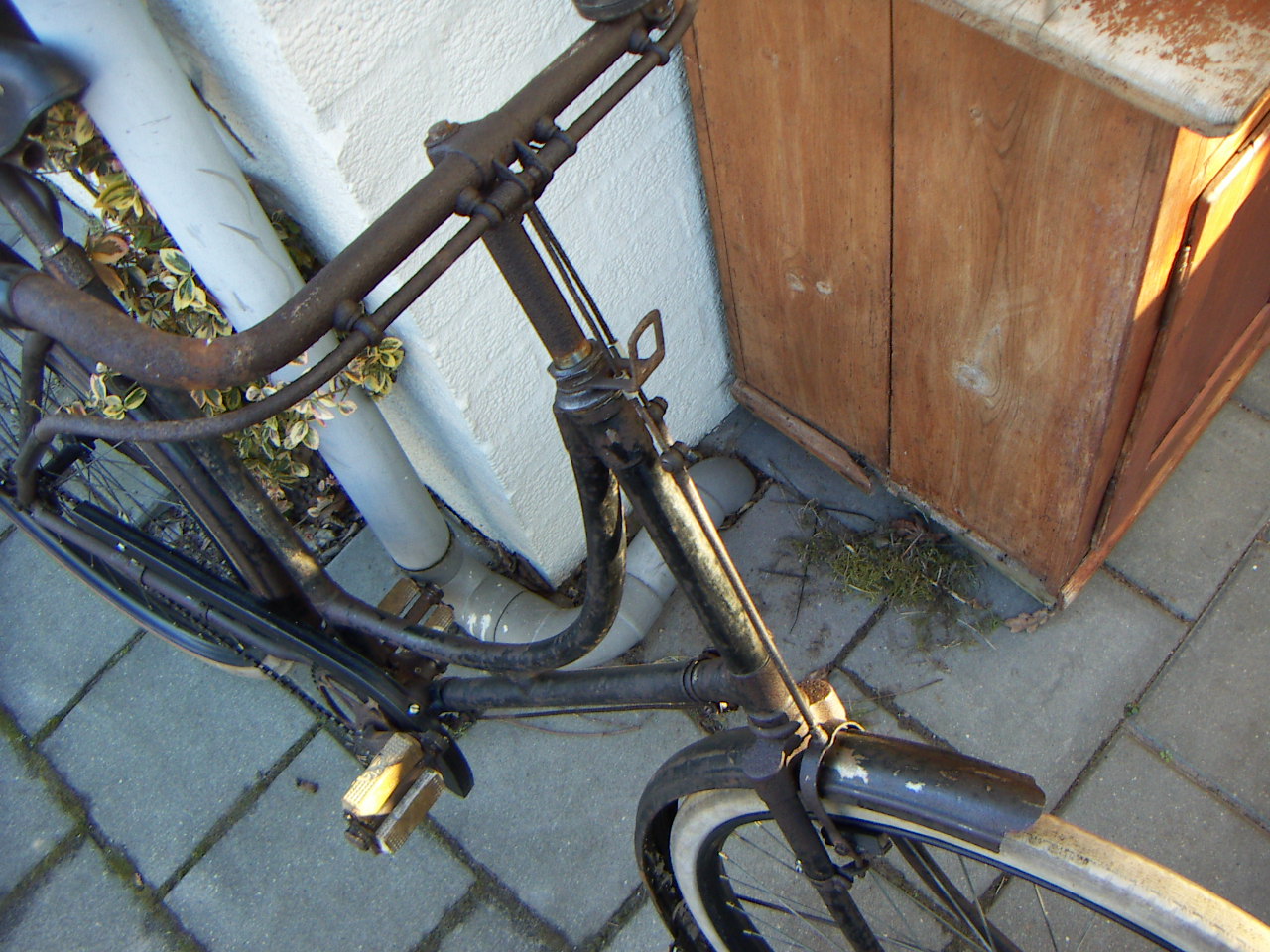 Remstangen geschroefd in het stuur