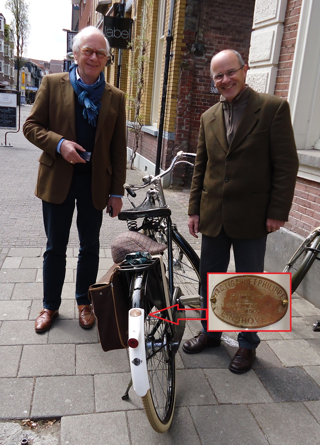 v.l.n.r. Dhr Ligtvoet, Gazelle Nr1 1955, asterduc