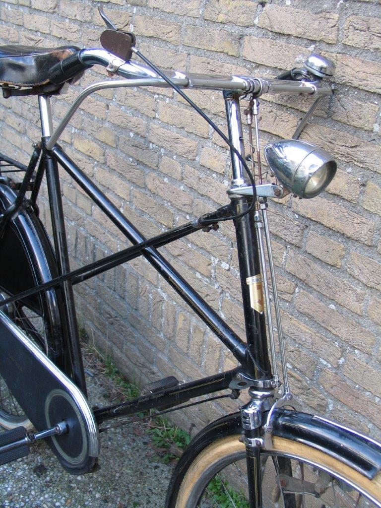 Juncker 1957 003.jpg