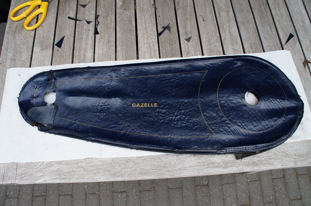 1959 Sport A kettingkast reparatie 05.jpg