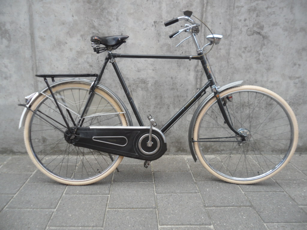 Elegant Toer 1961.JPG