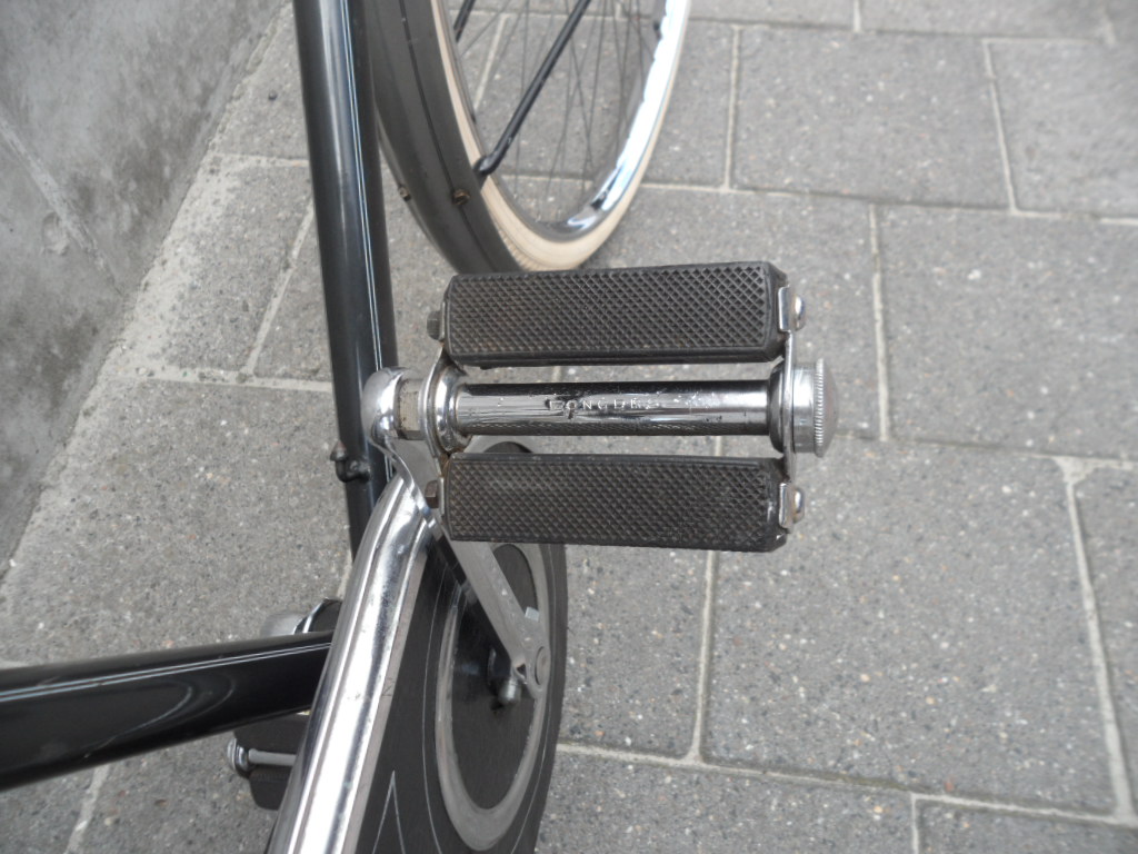 Elegant pedaal rechts.JPG