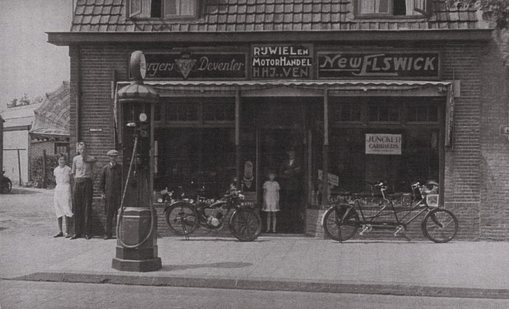 New Elswick-Burgers fietsenmaker vd Ven in Eindhoven.jpg