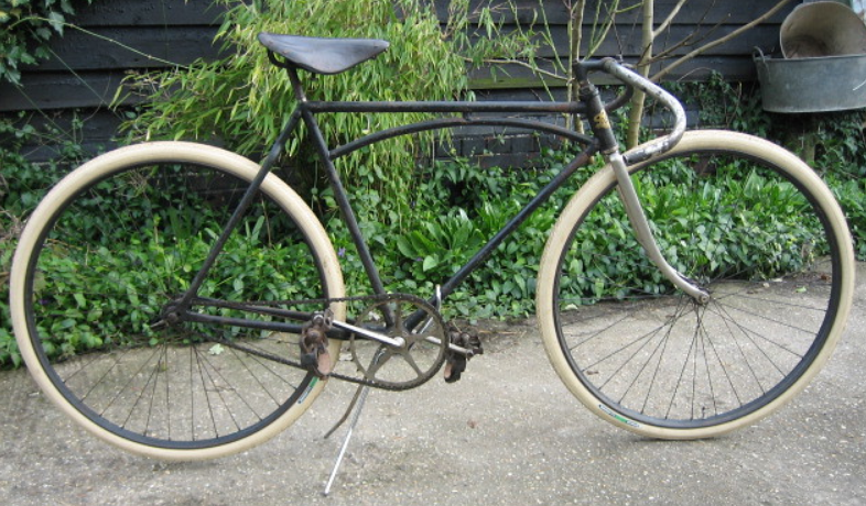 Screenshot 2024-06-17 at 22-34-26 Early Track Racing Bike 1899_1900 E.C. Simmons Laclede Mod… Flickr.png