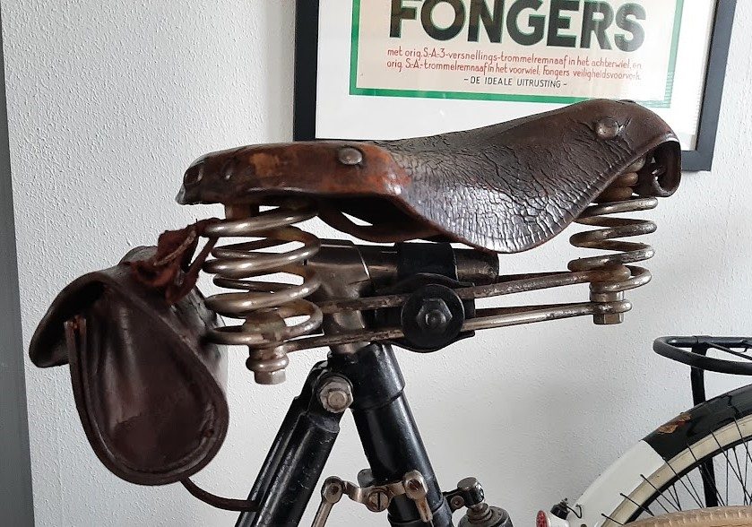 DZ 1921 met tasje.jpg