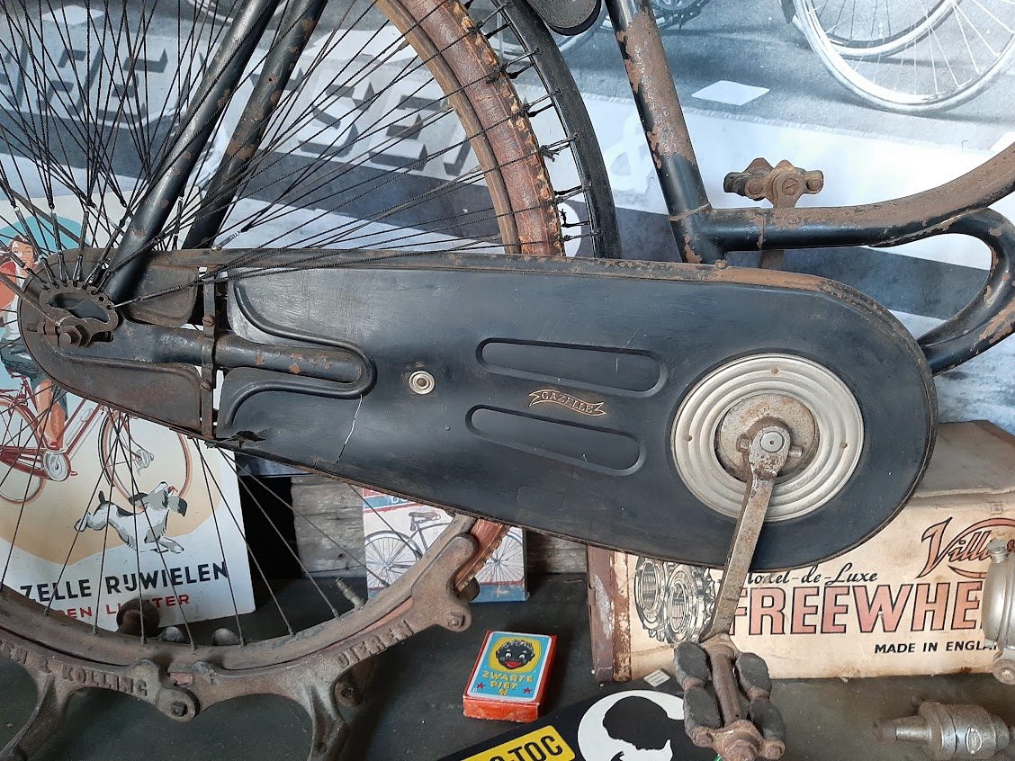 Gazelle 1906 kettingkast celluloid.jpg