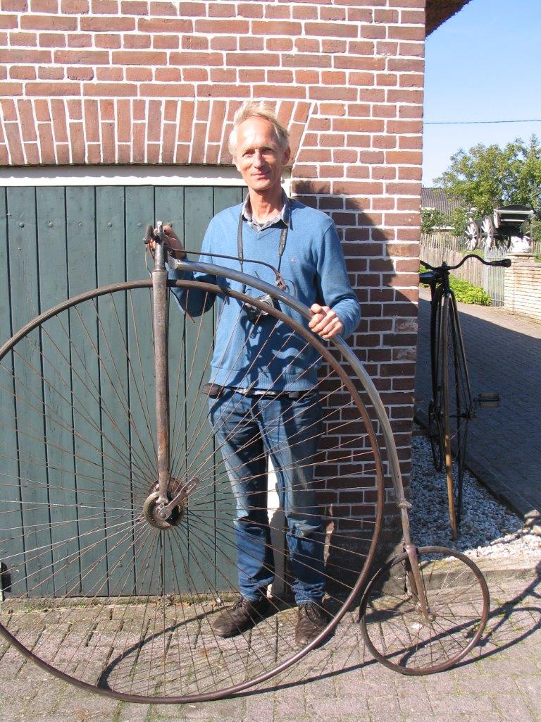 Theo met zijn project - wordt mooi!!