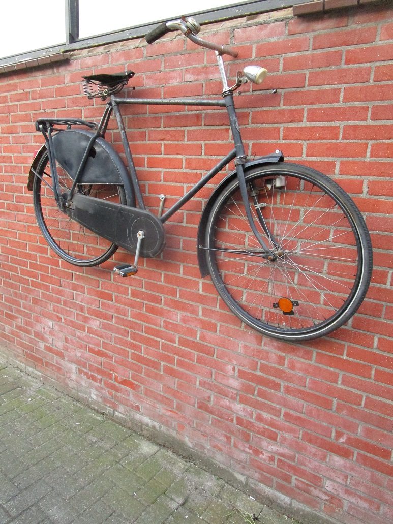 Grotestraat Borne, Germaan muur Sloot 2wielers, WtC 2024 S.jpg